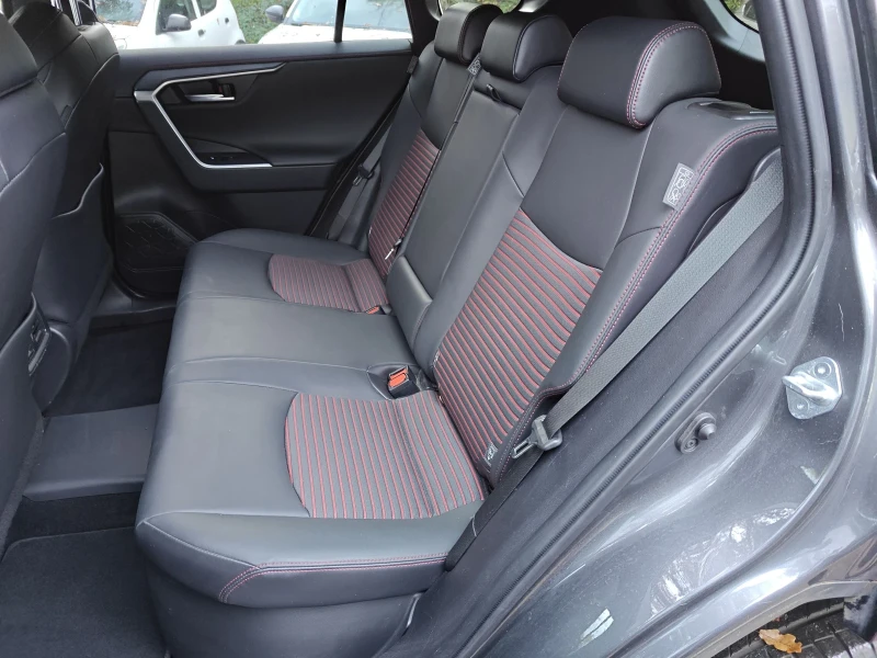 Toyota Rav4 PLUG-IN, снимка 10 - Автомобили и джипове - 52219437