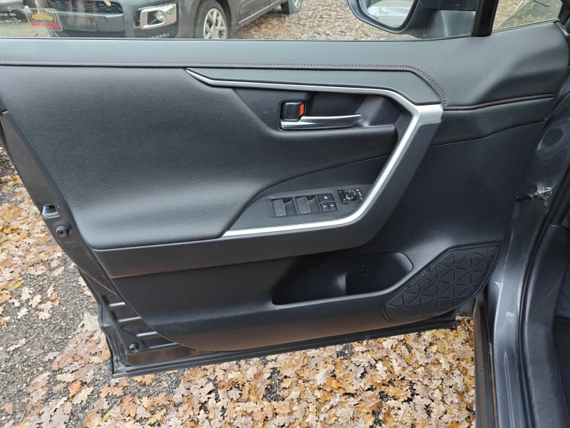 Toyota Rav4 PLUG-IN, снимка 14 - Автомобили и джипове - 52219437