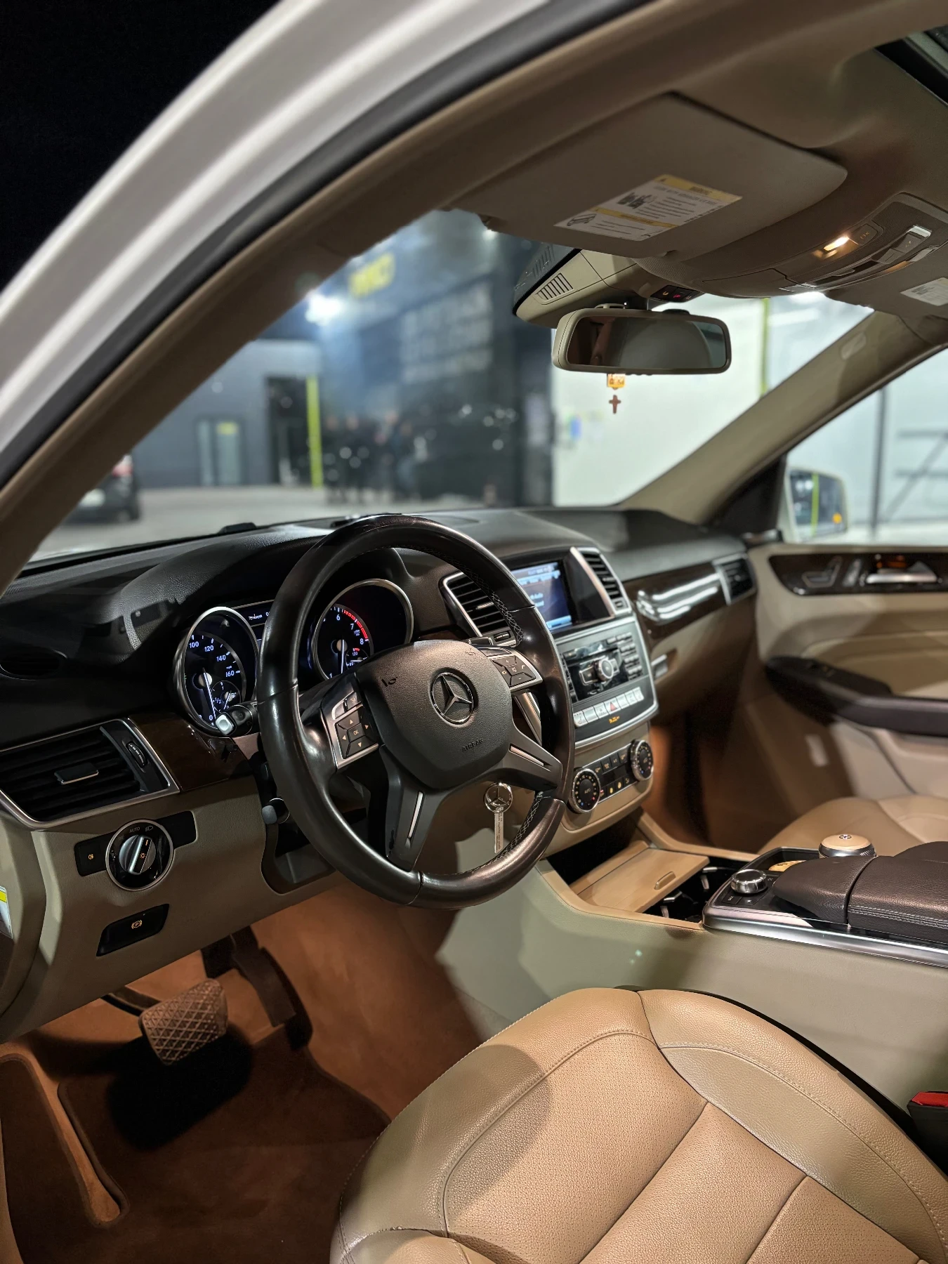 Mercedes-Benz ML 350  - изображение 8