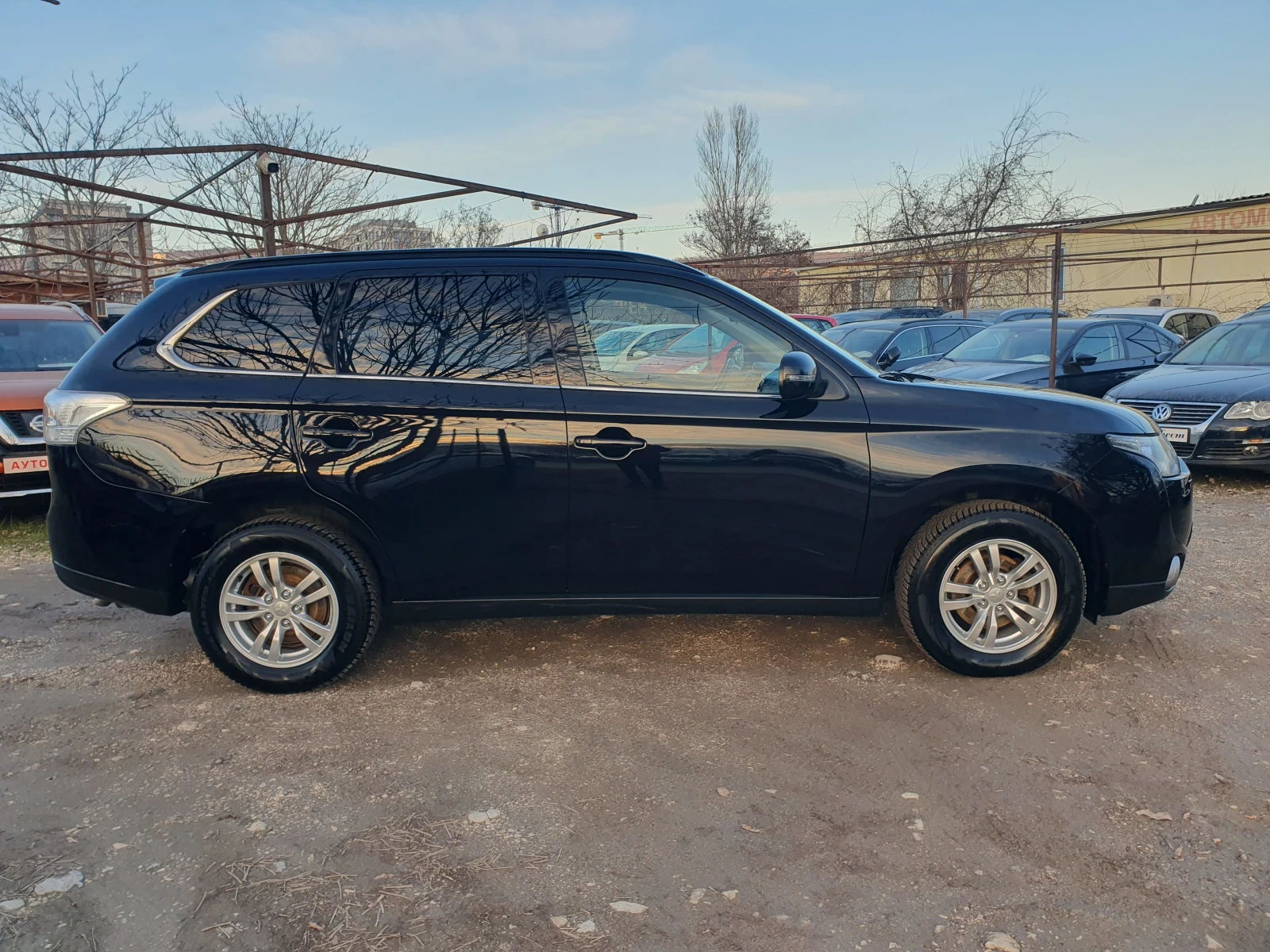 Mitsubishi Outlander 2.2D АВТОМАТИК НОВИ ГУМИ 4x4 КАМЕРА NAVI - изображение 5