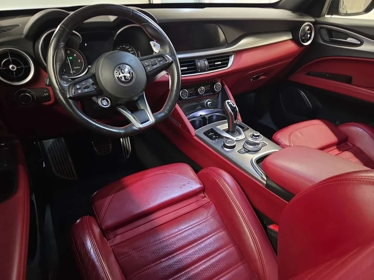 Alfa Romeo Stelvio * TI SPORT * АВТОКРЕДИТ БЕЗ ПЪРВОНАЧАЛНА ВНОСКА* , снимка 10 - Автомобили и джипове - 54920711