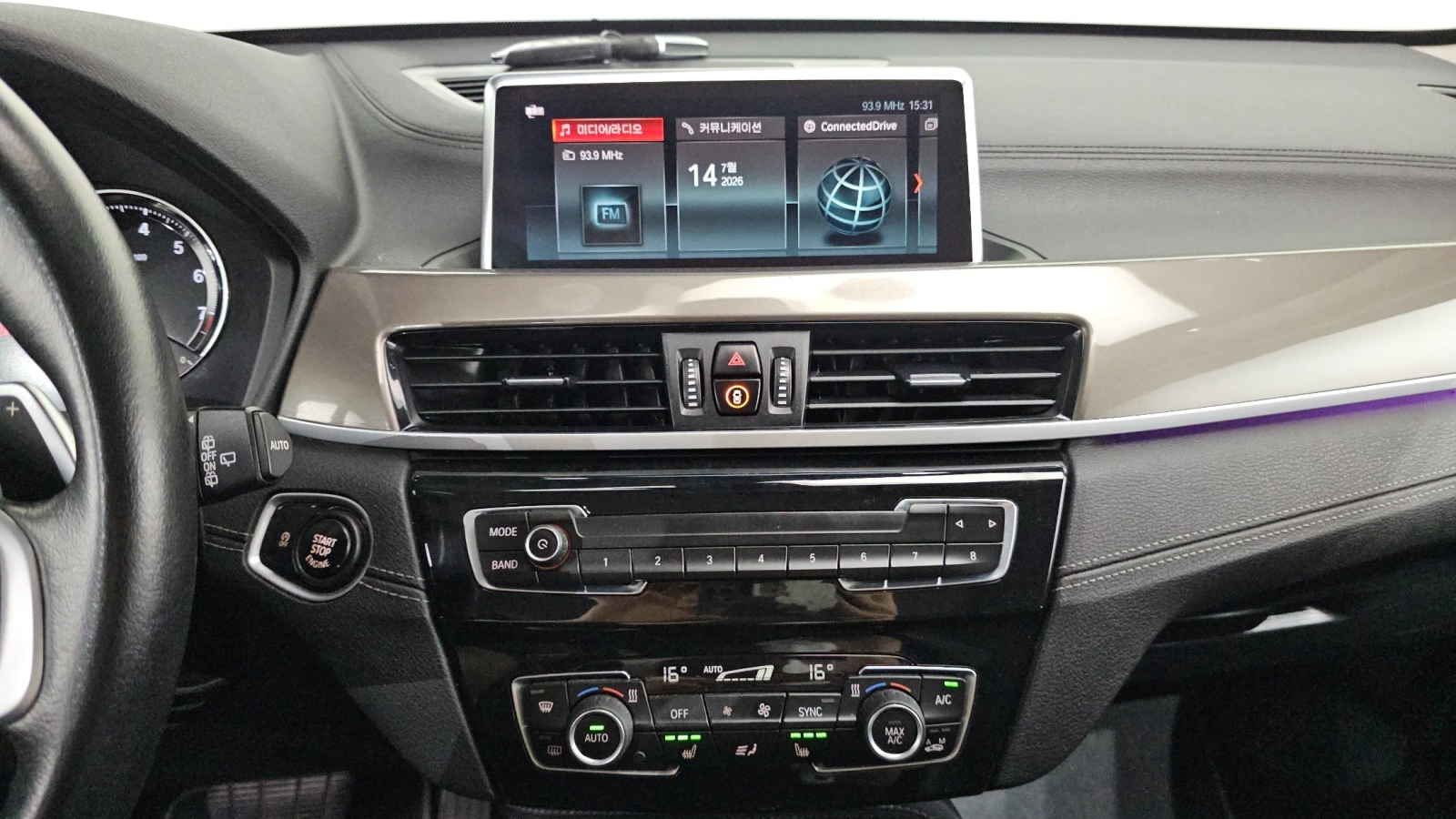 BMW X1 xDrive20i * ПОДГРЕВ * КАМЕРА * AMBIENT, снимка 12 - Автомобили и джипове - 55486235