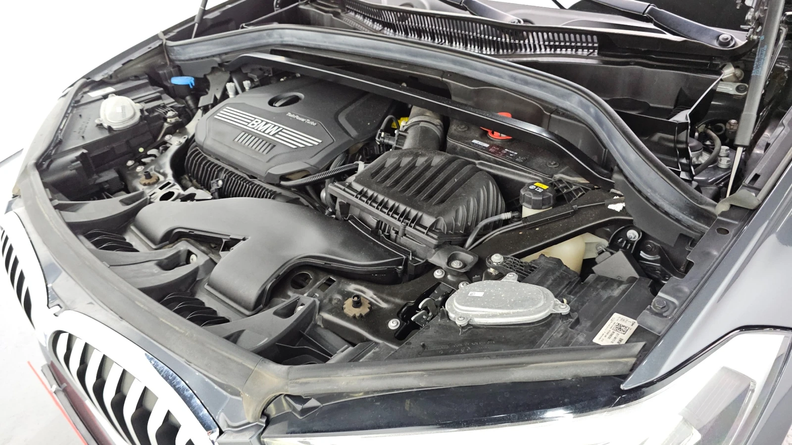 BMW X1 xDrive20i * ПОДГРЕВ * КАМЕРА * AMBIENT, снимка 4 - Автомобили и джипове - 55486235