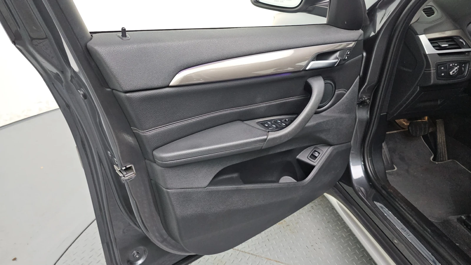 BMW X1 xDrive20i * ПОДГРЕВ * КАМЕРА * AMBIENT, снимка 8 - Автомобили и джипове - 55486235