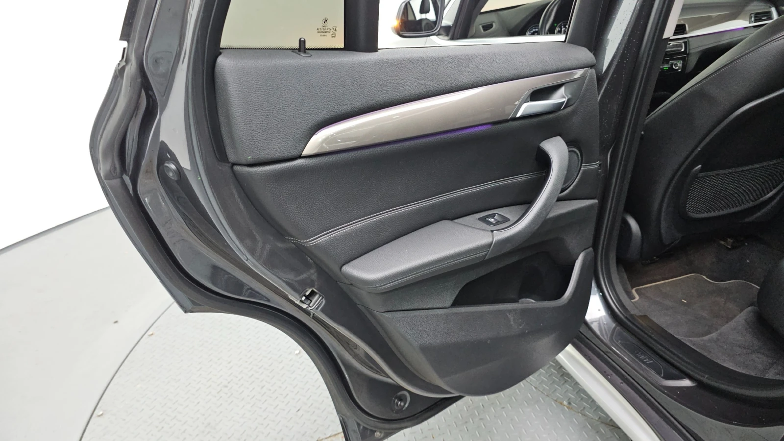 BMW X1 xDrive20i * ПОДГРЕВ * КАМЕРА * AMBIENT, снимка 9 - Автомобили и джипове - 55486235
