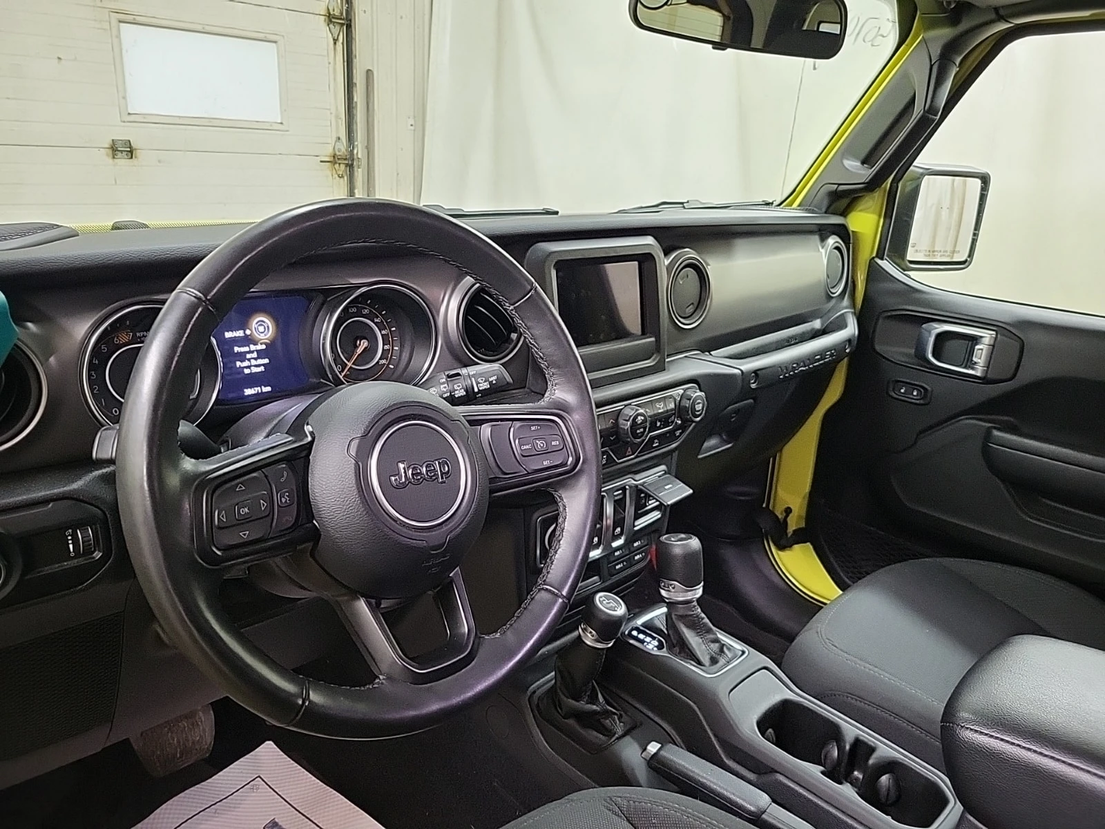Jeep Wrangler * 2 Door 4x4 Willys * CARFAX * ОПЦИЯ ЗА ФИНАНСИРАН, снимка 10 - Автомобили и джипове - 55950030