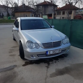 Mercedes-Benz 220 - 6300 лв. - 77380259 | Car24.bg