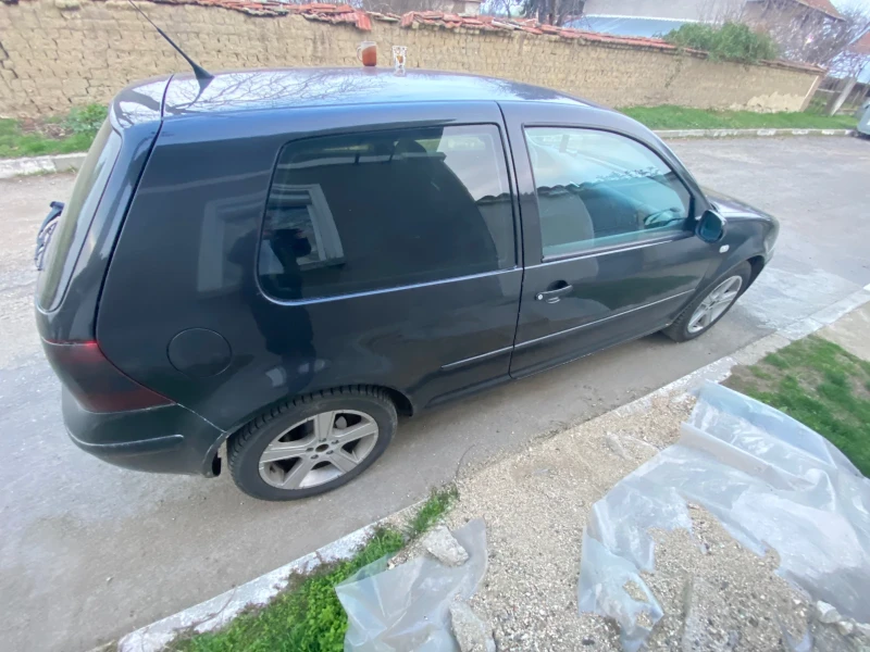 VW Golf 2.3 V5, снимка 9 - Автомобили и джипове - 47399890