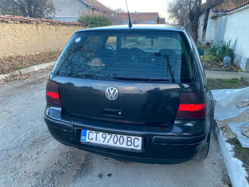 VW Golf 2.3 V5, снимка 4 - Автомобили и джипове - 47399890