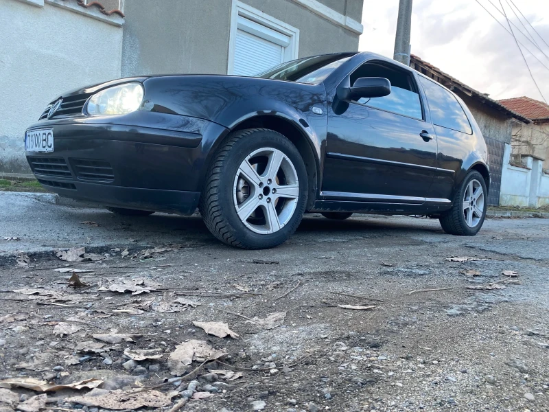 VW Golf 2.3 V5, снимка 3 - Автомобили и джипове - 47399890