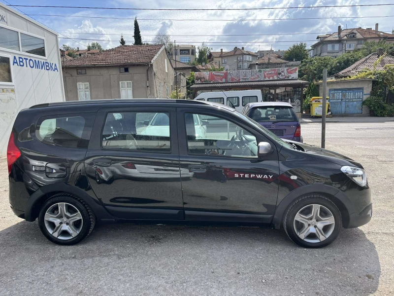 Dacia Lodgy 1.2 Stepway, снимка 4 - Автомобили и джипове - 47546360