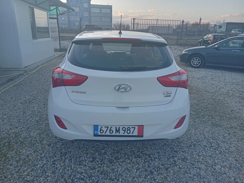 Hyundai I30 1.6 дизел, снимка 4 - Автомобили и джипове - 48792153