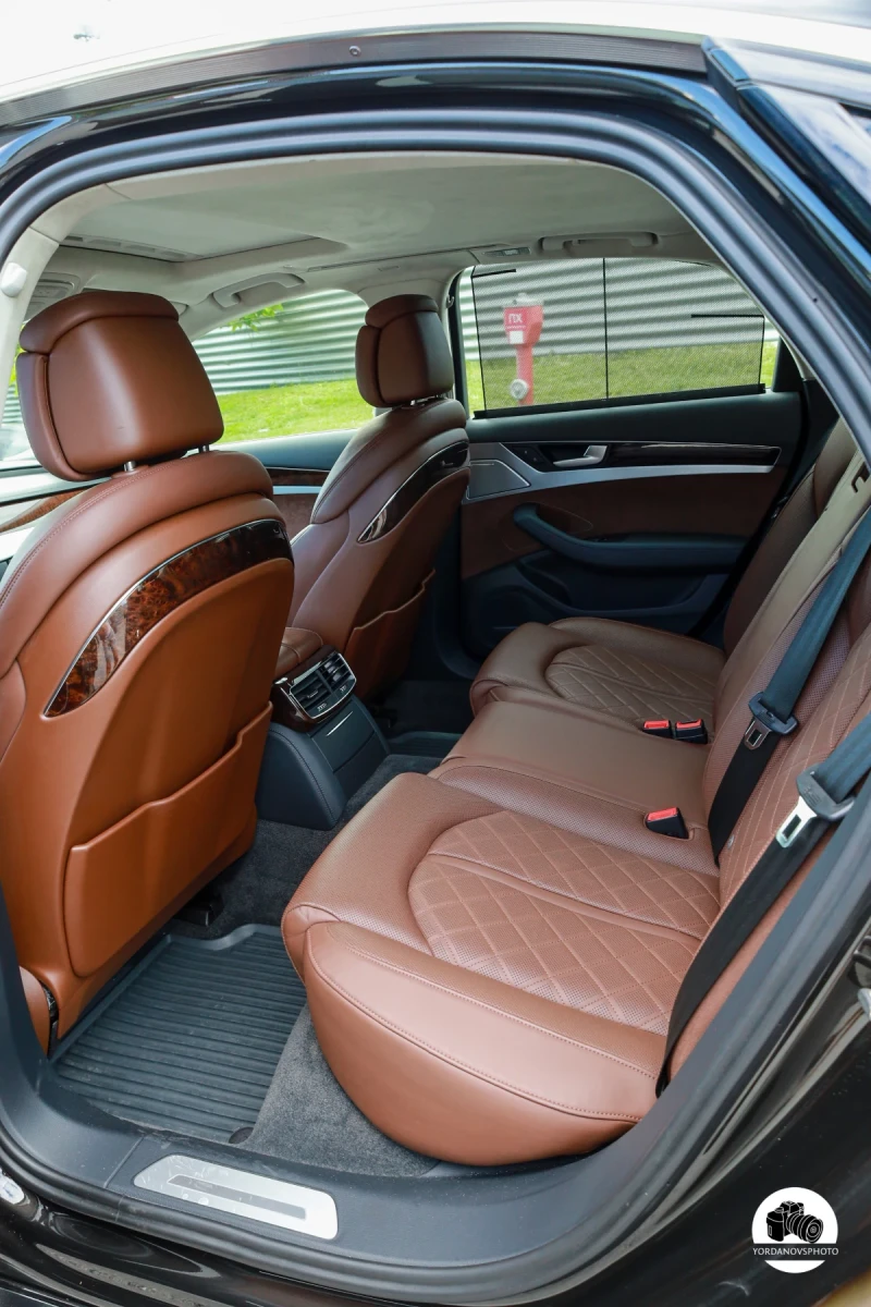 Audi A8, снимка 5 - Автомобили и джипове - 52432399