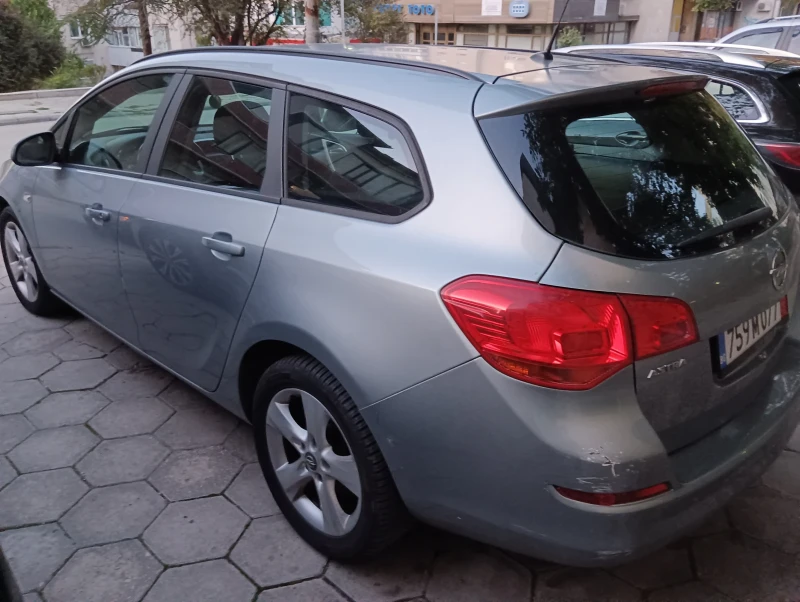 Opel Astra 1, 7 CDTI , снимка 5 - Автомобили и джипове - 52474782