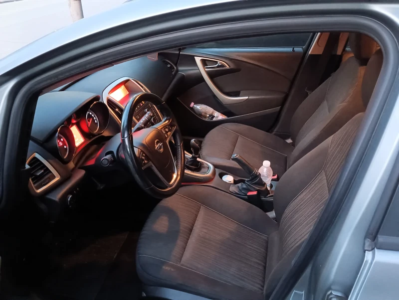 Opel Astra 1, 7 CDTI , снимка 6 - Автомобили и джипове - 52474782