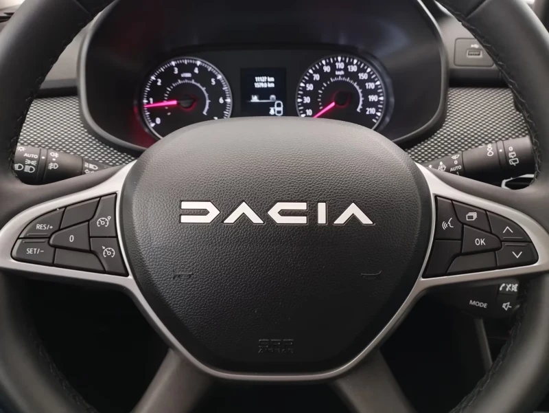 Dacia Sandero TCe90/91HP/EXPRESSION/LED/ACC/ISOFIX/275g, снимка 9 - Автомобили и джипове - 51605646