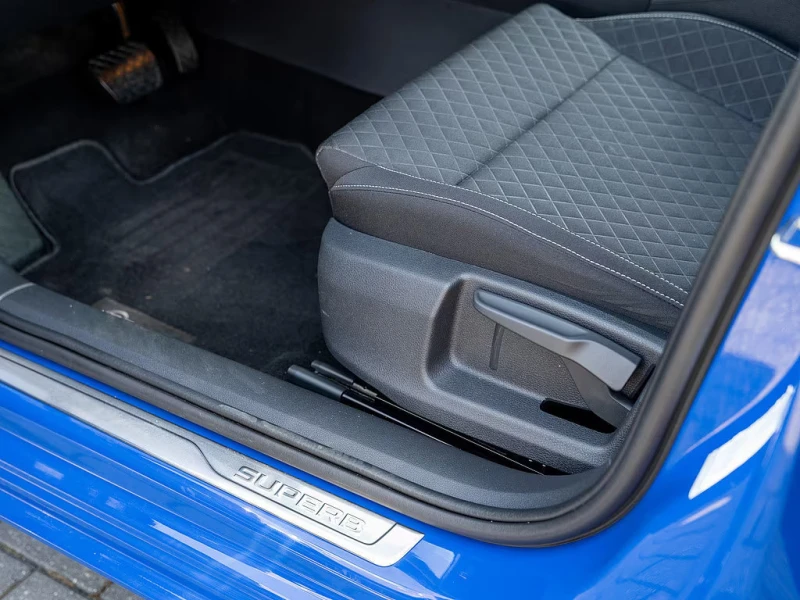 Skoda Superb 2.0TDI/200HP/AMBITION/CAM/NAVI/ACC/LED/743v, снимка 8 - Автомобили и джипове - 52122347