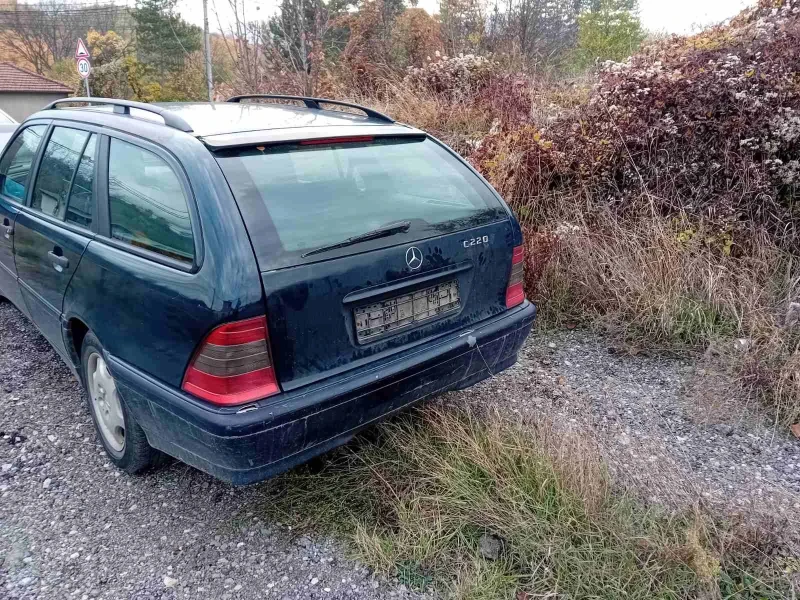 Mercedes-Benz C 220, снимка 2 - Автомобили и джипове - 52425765