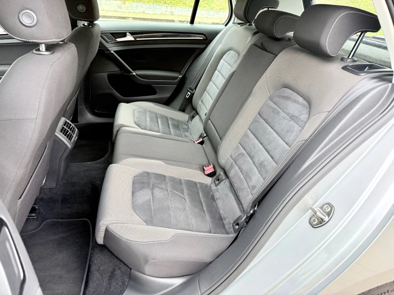 VW Golf 2.0TDI* 150k.c.* HighLine* Ръчка* FullLed* ЛИЗИНГ*, снимка 8 - Автомобили и джипове - 52833125