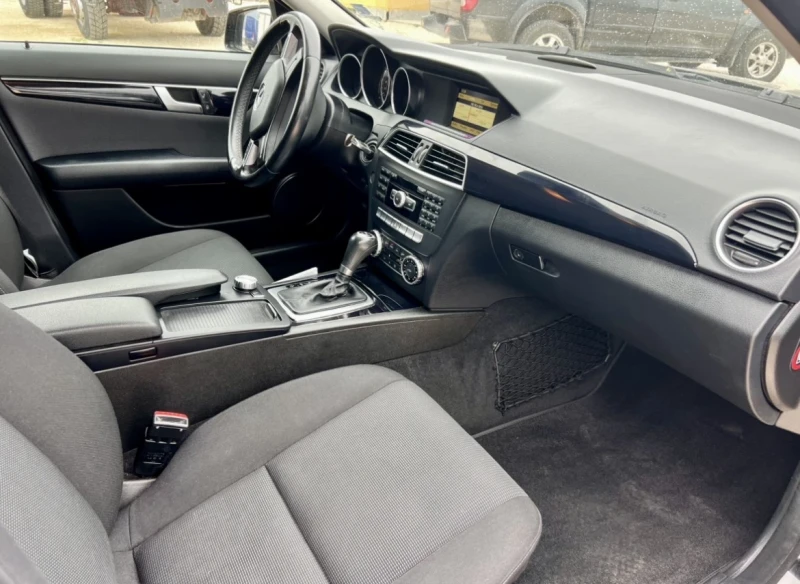 Mercedes-Benz C 220 170 HP, снимка 10 - Автомобили и джипове - 53485740