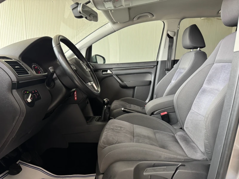 VW Touran 2.0-7-местен-HIGHLINE, снимка 7 - Автомобили и джипове - 53599335