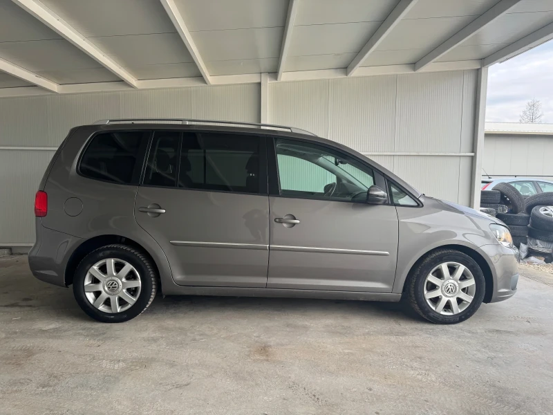 VW Touran 2.0-7-местен-HIGHLINE, снимка 6 - Автомобили и джипове - 53599335