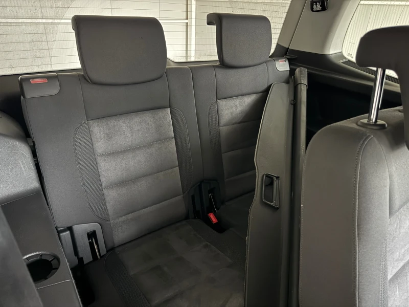 VW Touran 2.0-7-местен-HIGHLINE, снимка 13 - Автомобили и джипове - 53599335