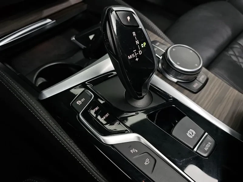 BMW 528 XDRIVE M LUX, снимка 10 - Автомобили и джипове - 54751055