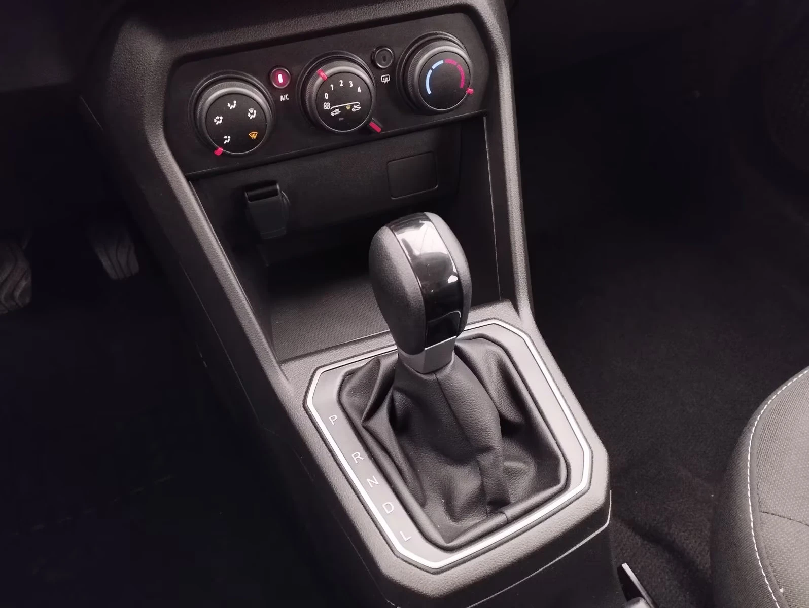 Dacia Sandero TCe90/91HP/EXPRESSION/LED/ACC/ISOFIX/275g | Mobile.bg   12