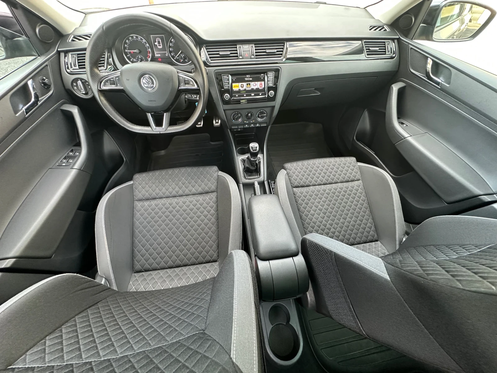 Skoda Rapid 1.4TDI* PANORAMA* KSENON* REALNI KM*  - изображение 9