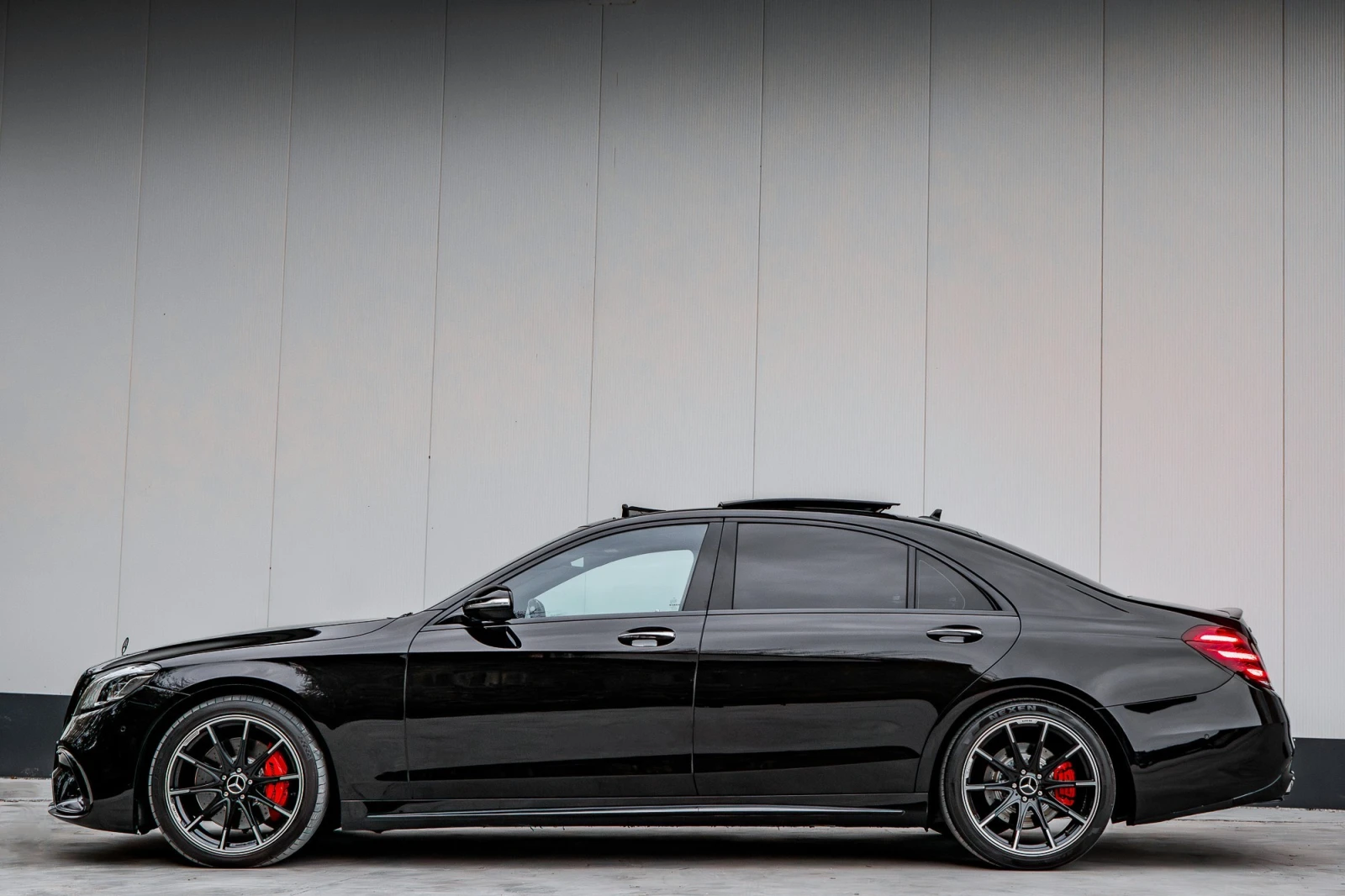 Mercedes-Benz S 350 d* AMG* 4MATIC* EXCLUSIVE* PANO* 3xTV*  - изображение 2