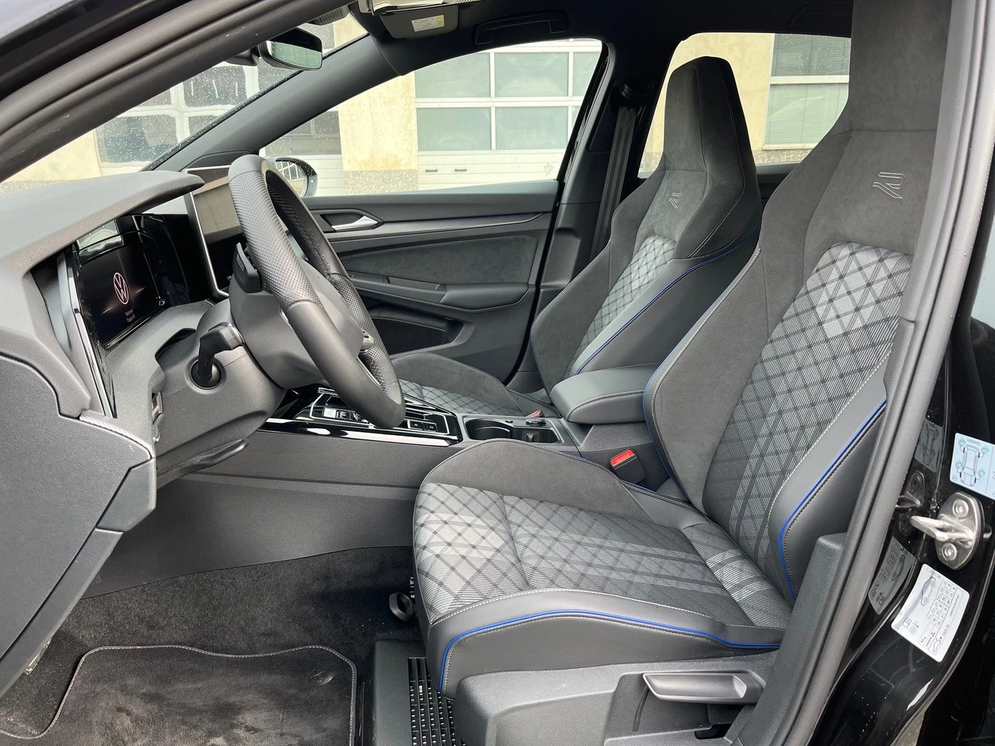 VW Golf 8 R-Line Plus 1.5 eTSI OPF DSG | Mobile.bg � ����������� 5