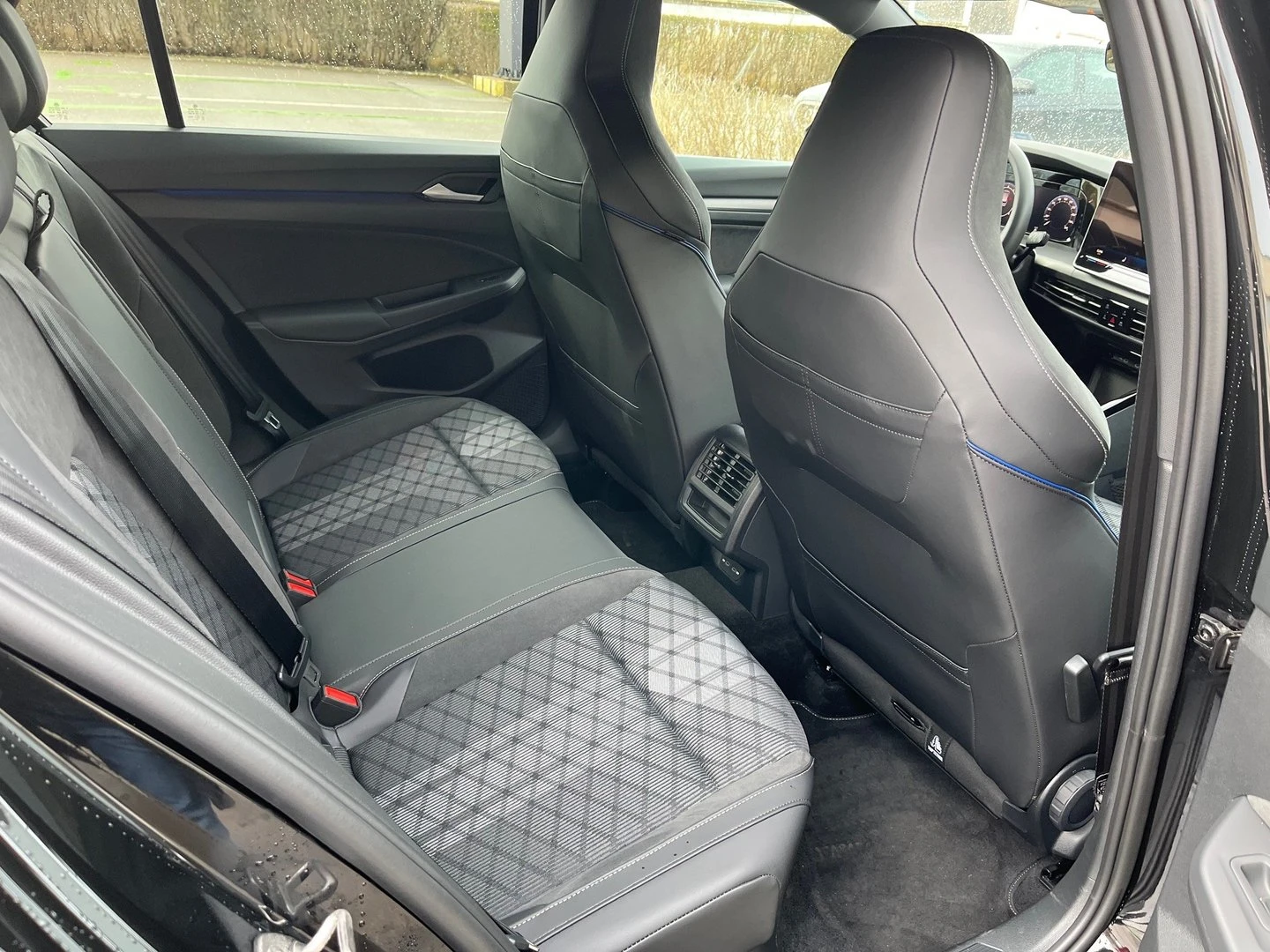 VW Golf 8 R-Line Plus 1.5 eTSI OPF DSG | Mobile.bg � ����������� 7