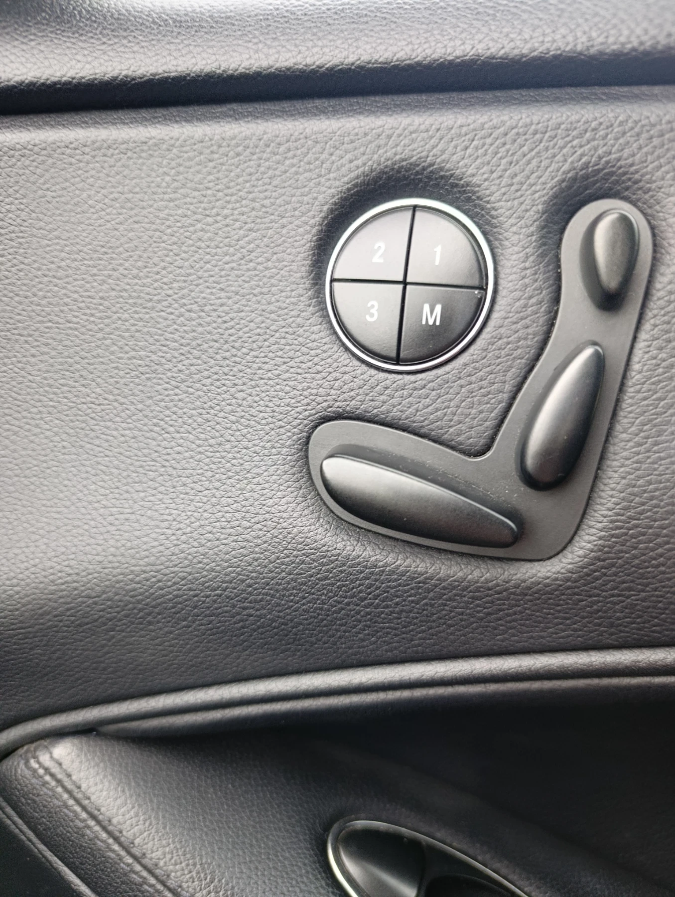 Mercedes-Benz CLS 320, снимка 12 - Автомобили и джипове - 53729077