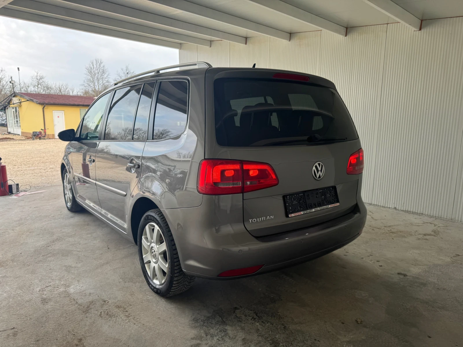 VW Touran 2.0-7-местен-HIGHLINE - изображение 4