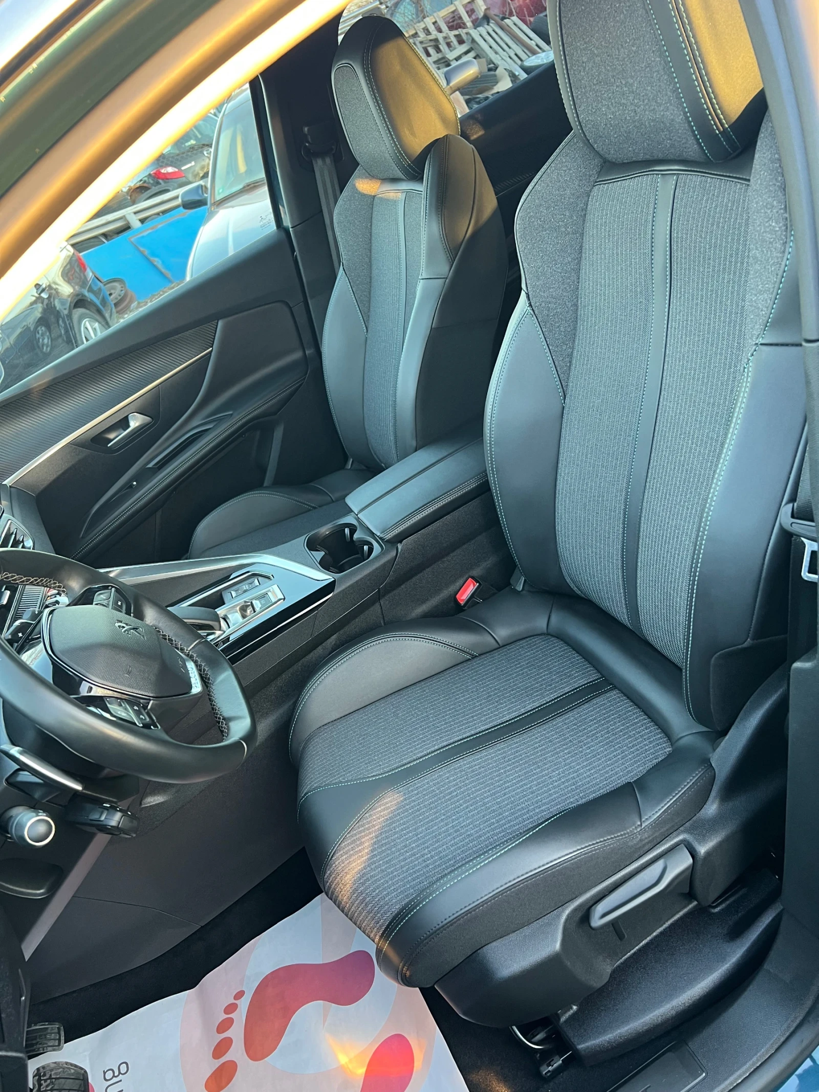 Peugeot 3008 1.6 THP PLUG IN HYBRID/ALLURE/ТОП СЪСТОЯНИЕ, снимка 17 - Автомобили и джипове - 53763008