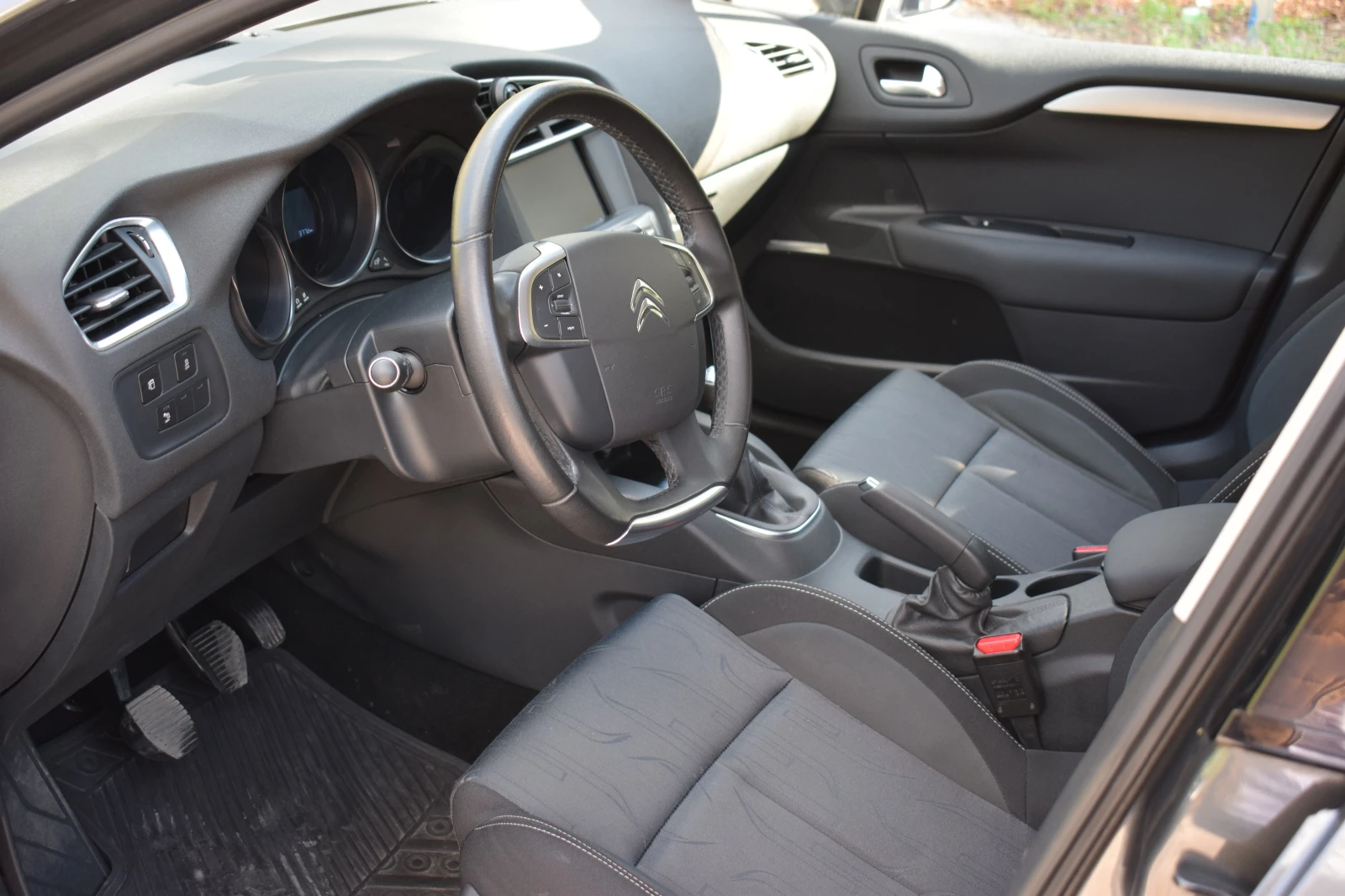 Citroen C4 1.6 НОВ ВНОС ШВЕЙЦАРИЯ, снимка 9 - Автомобили и джипове - 54160517