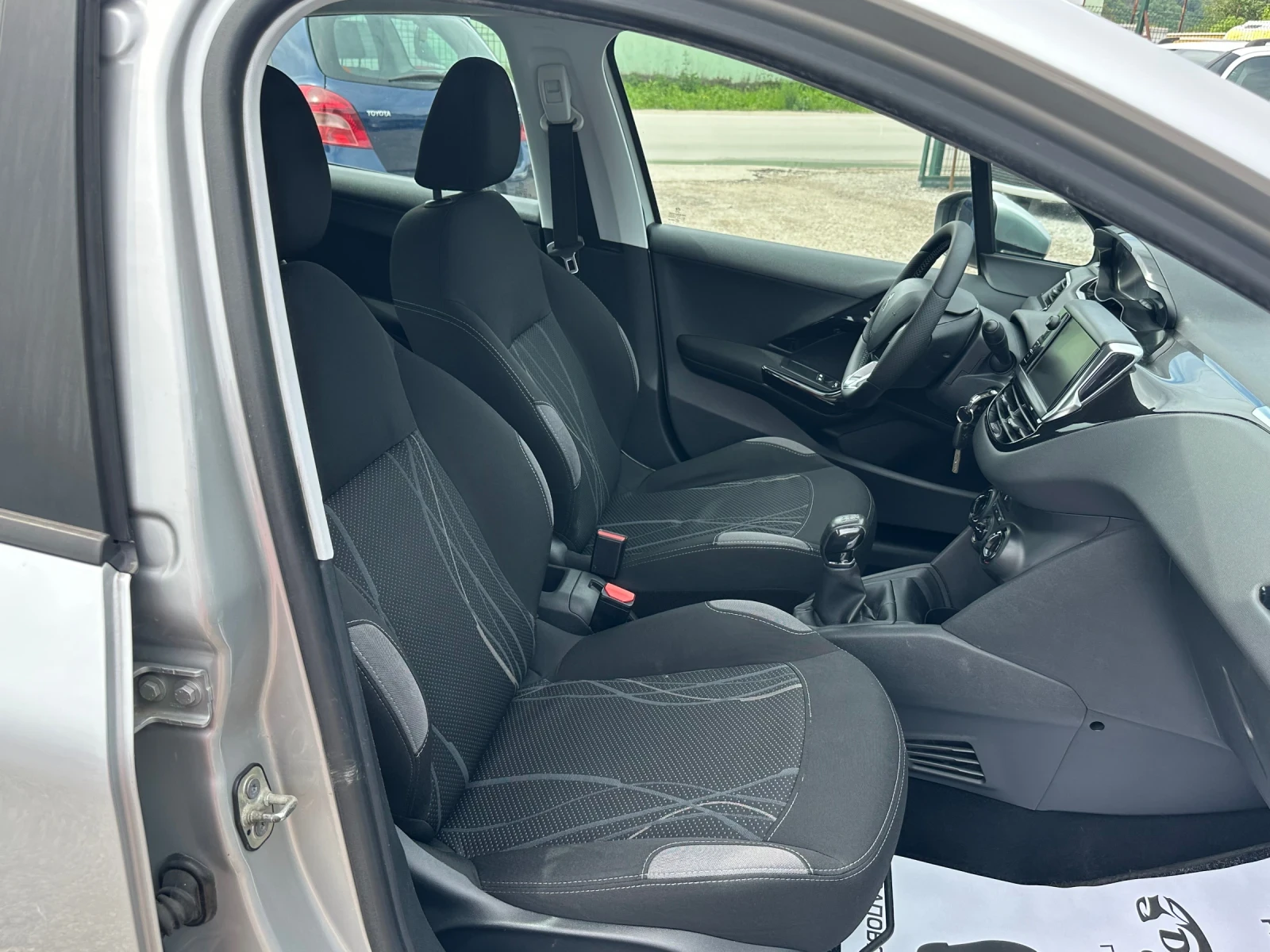 Peugeot 208 1.0i-68к.с-PURETECH-TEMPOMAT, снимка 16 - Автомобили и джипове - 54602495