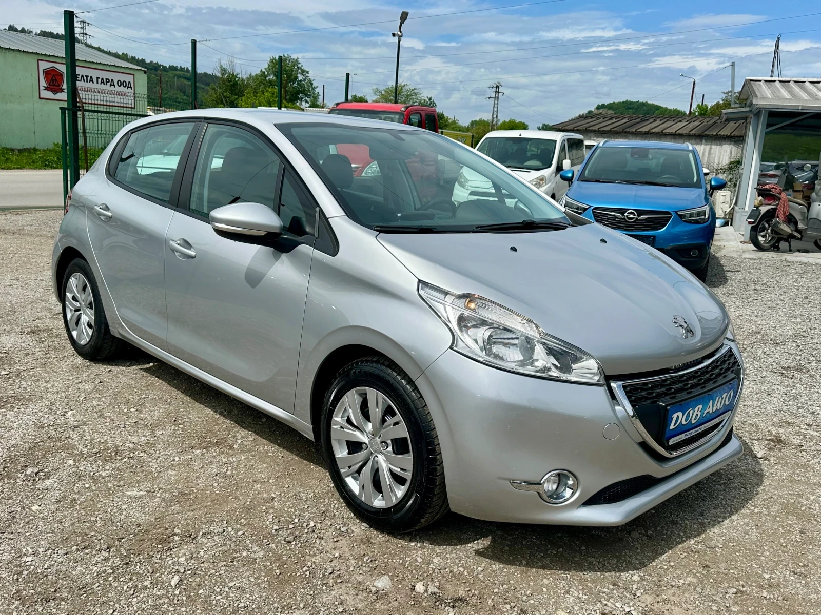 Peugeot 208 1.0i-68к.с-PURETECH-TEMPOMAT, снимка 6 - Автомобили и джипове - 54602495