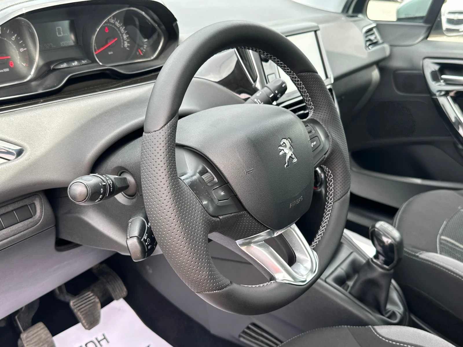 Peugeot 208 1.0i-68к.с-PURETECH-TEMPOMAT, снимка 10 - Автомобили и джипове - 54602495