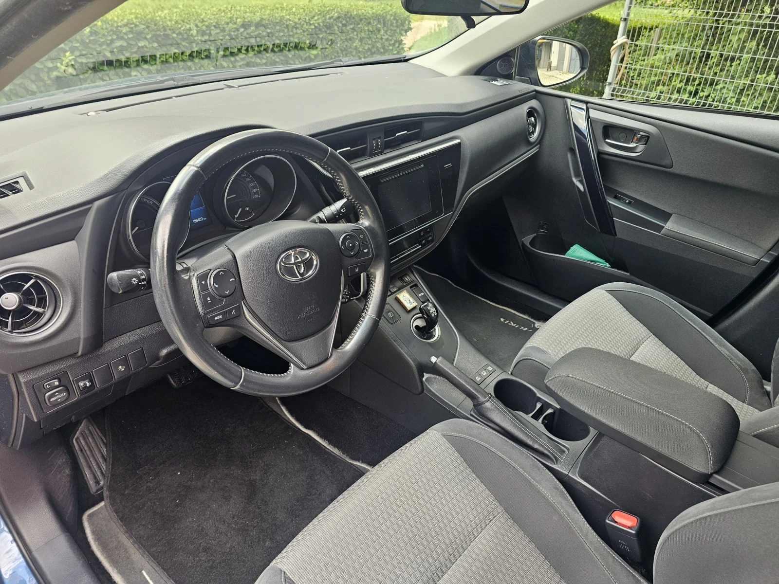 Toyota Auris, снимка 5 - Автомобили и джипове - 54892237