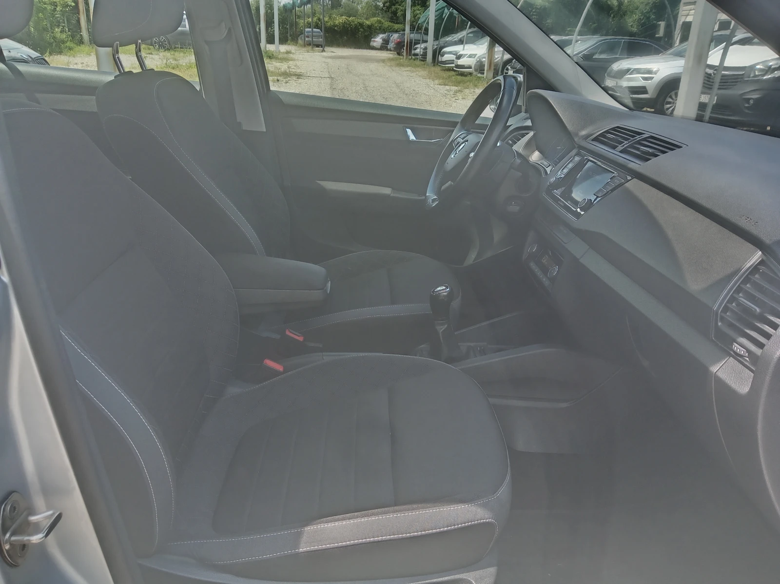 Skoda Fabia 1.0TSI, снимка 8 - Автомобили и джипове - 55102314