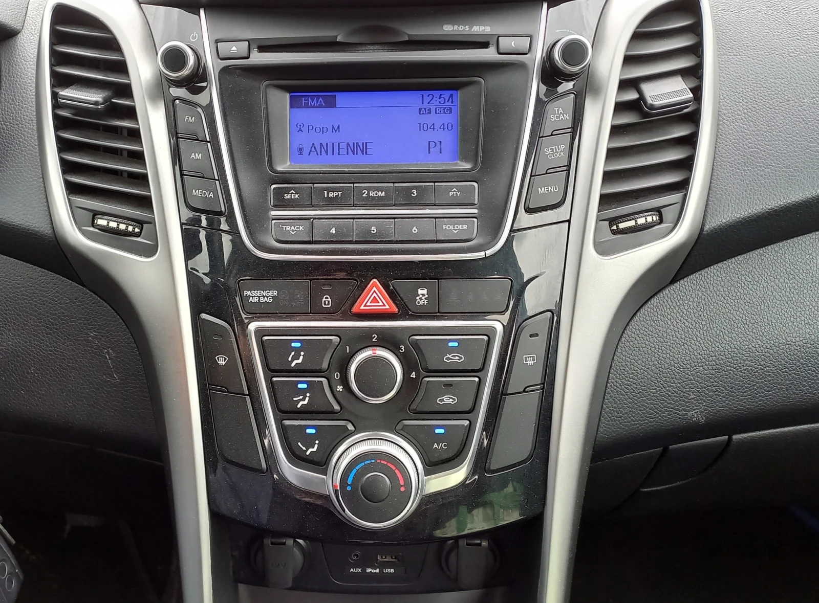 Hyundai I30 CRDI, снимка 6 - Автомобили и джипове - 55712911