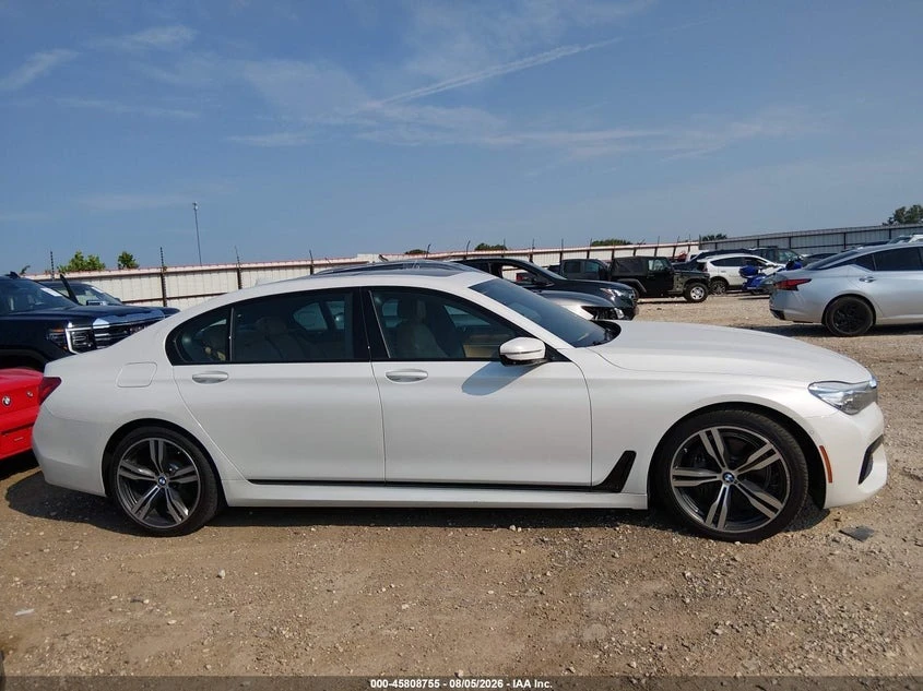 BMW 740 i| HUD| PANO| ОБДУХ| МАСАЖ| КЛИП НА МОТОРА| , снимка 4 - Автомобили и джипове - 55889605