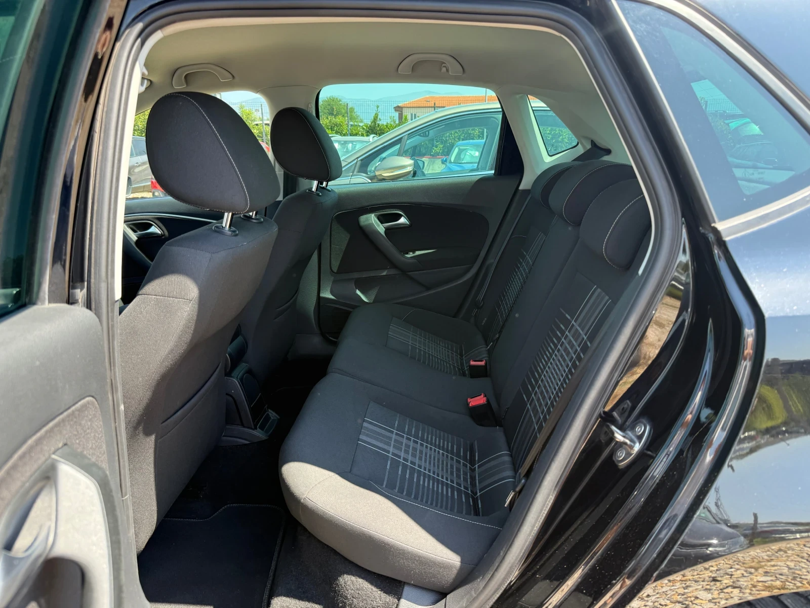 VW Polo 1.2TSI/LOUNGE/NAV/PDC/E6, снимка 8 - Автомобили и джипове - 55942200