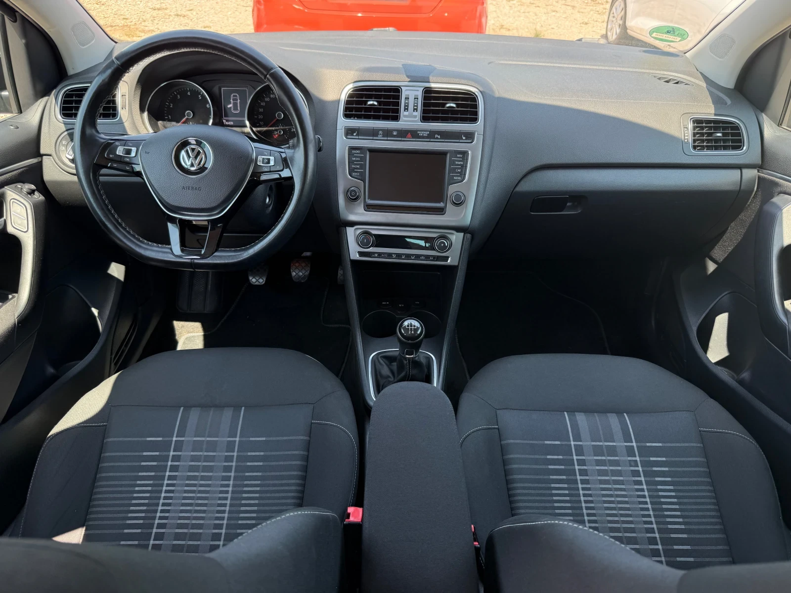 VW Polo 1.2TSI/LOUNGE/NAV/PDC/E6, снимка 10 - Автомобили и джипове - 55942200