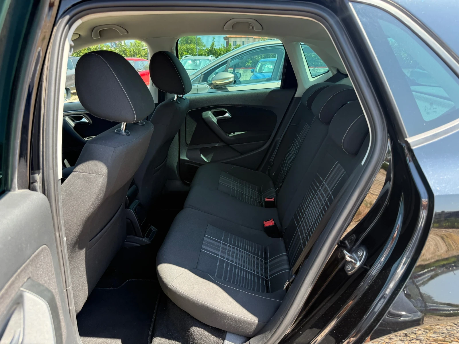 VW Polo 1.2TSI/LOUNGE/NAV/PDC/E6, снимка 9 - Автомобили и джипове - 55942200