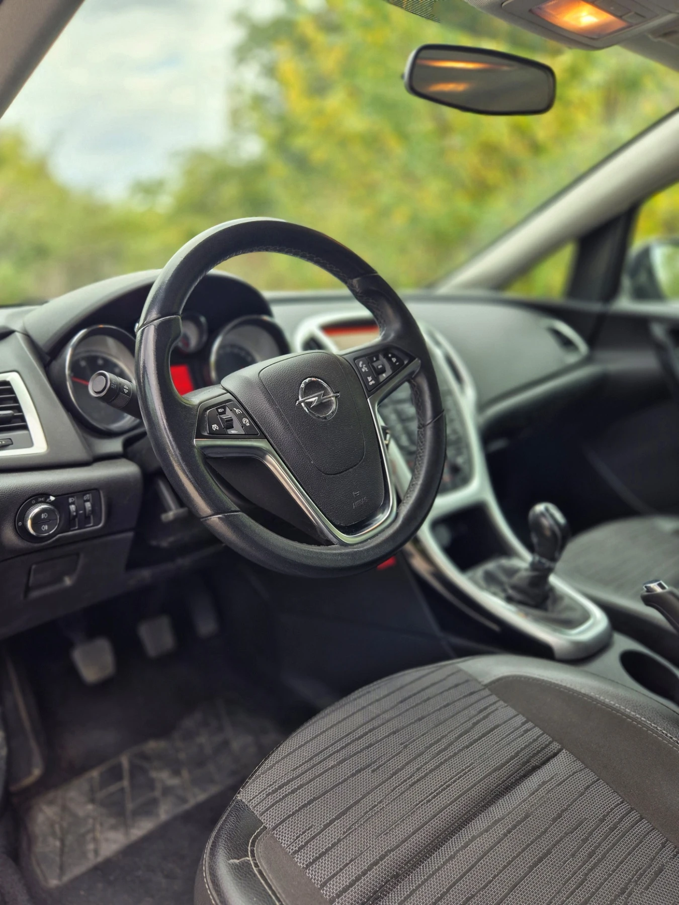 Opel Astra J Sports Tourer, снимка 13 - Автомобили и джипове - 56205156