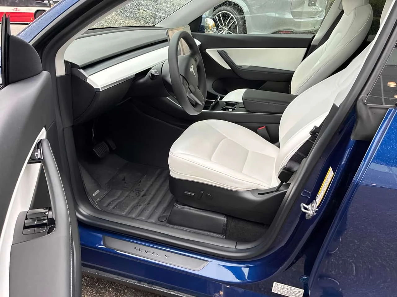 Tesla Model Y Long Range * CARFAX * ��� ������������ ������ | Mobile.bg � ����������� 5
