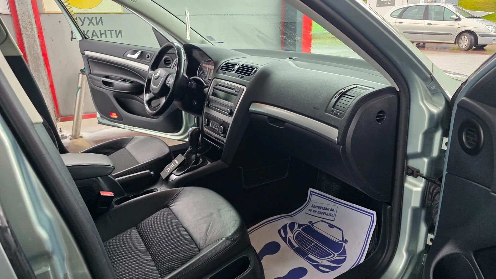 Skoda Octavia БЕЗУПРЕЧНА, снимка 10 - Автомобили и джипове - 56417250